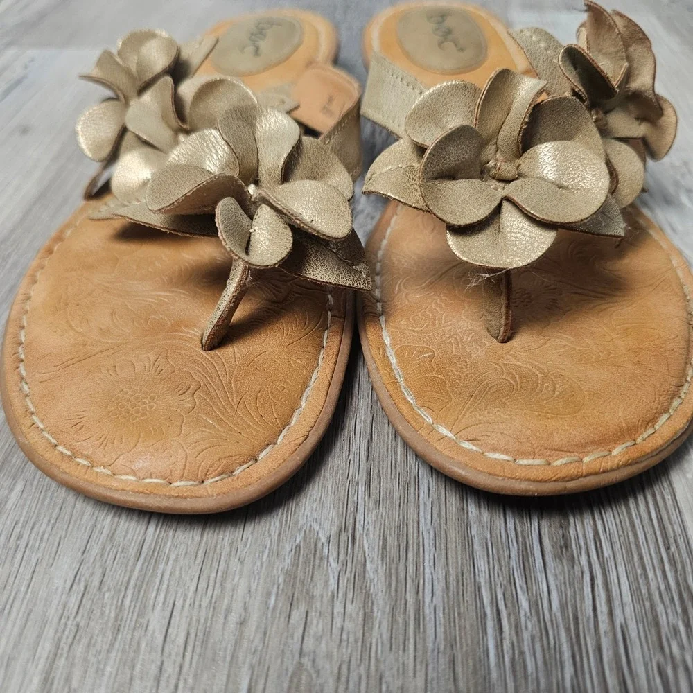 b.o.c Born Concept Floral Thong Sandals Women 9M Gold Metallic Flip Flops Resort